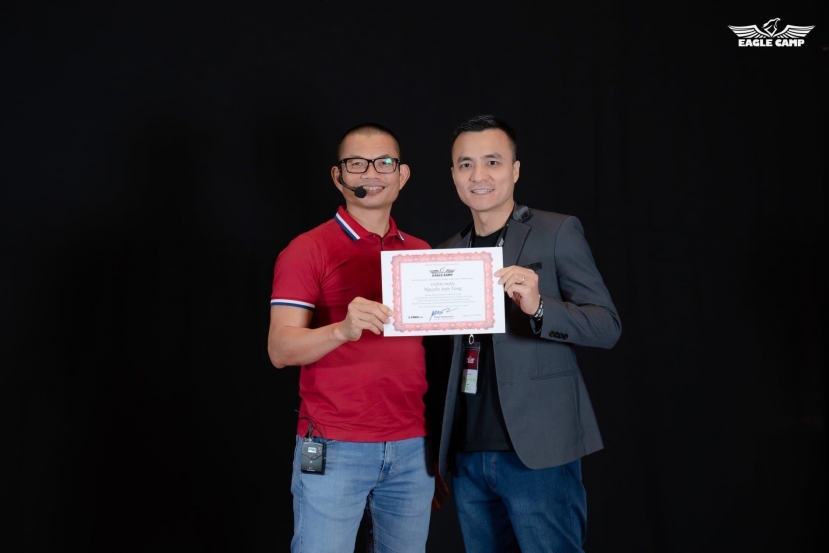 Chuyên gia Nguyễn Anh Tùng: Từ TikToker nổi tiếng đến chuyên gia tiên phong đào tạo TikTok thực chiến hàng đầu tại Việt Nam - Ảnh 4 Chuyên gia Nguyễn Anh Tùng: Từ TikToker nổi tiếng đến chuyên gia tiên phong đào tạo TikTok thực chiến hàng đầu tại Việt Nam - Ảnh 4