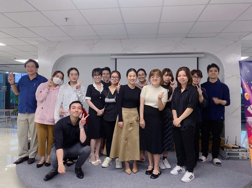 TikToker Ulight Tuyền Ú: Từ sinh viên kinh tế đến cô giáo dạy tiếng Anh triệu views - Ảnh 2 TikToker Ulight Tuyền Ú: Từ sinh viên kinh tế đến cô giáo dạy tiếng Anh triệu views - Ảnh 2