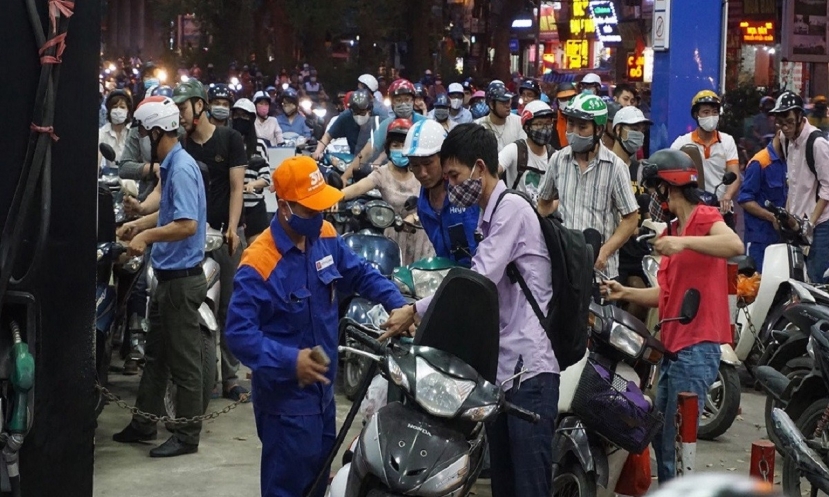 Nếu liên Bộ Công Thương, Bộ Tài chính chi quỹ bình ổn, giá xăng có thể tiếp tục giữ nguyên, thậm chí quay đầu giảm nhẹ. Ảnh minh hoạ Nếu liên Bộ Công Thương, Bộ Tài chính chi quỹ bình ổn, giá xăng có thể tiếp tục giữ nguyên, thậm chí quay đầu giảm nhẹ. Ảnh minh hoạ