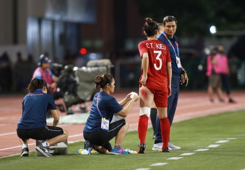 Chương Thị Kiều cố nén đau thi đấu ở SEA Games 2019 tại Philippines. Chương Thị Kiều cố nén đau thi đấu ở SEA Games 2019 tại Philippines.