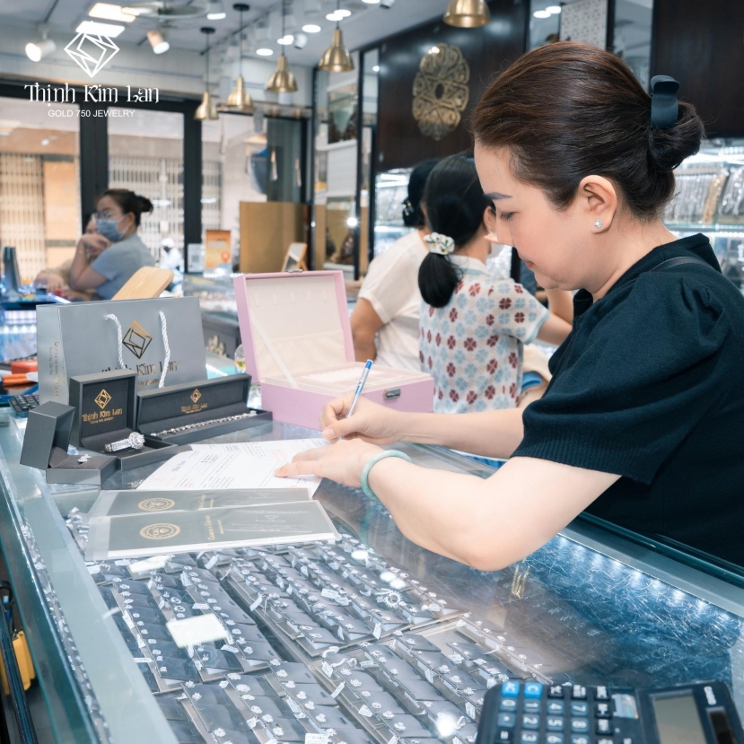 Những yếu tố tỉ mỹ trong kinh doanh tạo nên tiệm vàng Thịnh Kim Lan - Ảnh 2 Những yếu tố tỉ mỹ trong kinh doanh tạo nên tiệm vàng Thịnh Kim Lan - Ảnh 2