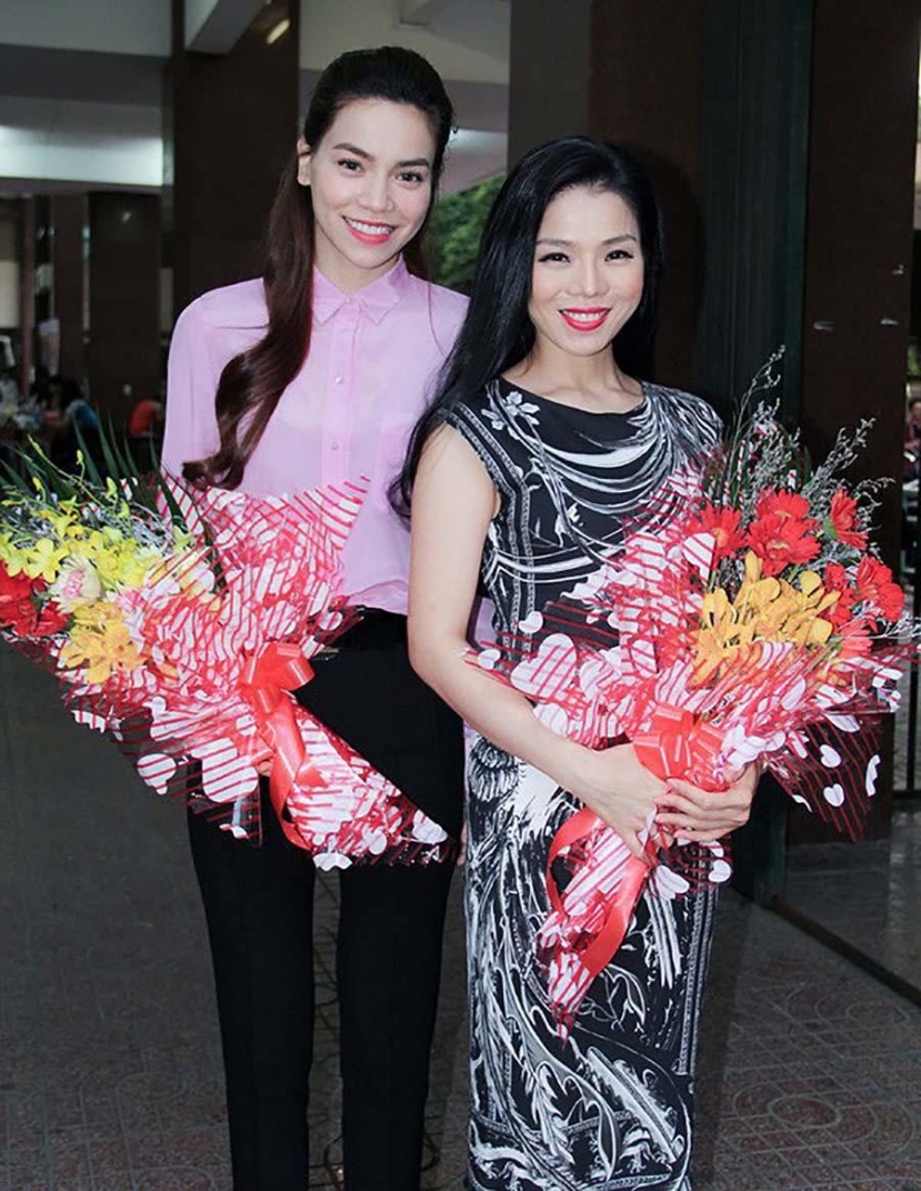 Lệ Quyên - Hồ Ngọc Hà từng có quãng thời gian thân thiết. Tuy nhiên, ở thời điểm hiện tại họ đã bị nghi rạn nứt tình chị em và không còn nhắc đến nhau (Ảnh: Internet) Lệ Quyên - Hồ Ngọc Hà từng có quãng thời gian thân thiết. Tuy nhiên, ở thời điểm hiện tại họ đã bị nghi rạn nứt tình chị em và không còn nhắc đến nhau (Ảnh: Internet)