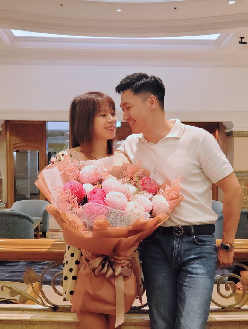 Sắp chào đón nhóc tỳ thứ 3, Mạnh Trường đã làm điều này cho bà xã: 'Chồng quốc dân' là đây! - Ảnh 2 Sắp chào đón nhóc tỳ thứ 3, Mạnh Trường đã làm điều này cho bà xã: 'Chồng quốc dân' là đây! - Ảnh 2
