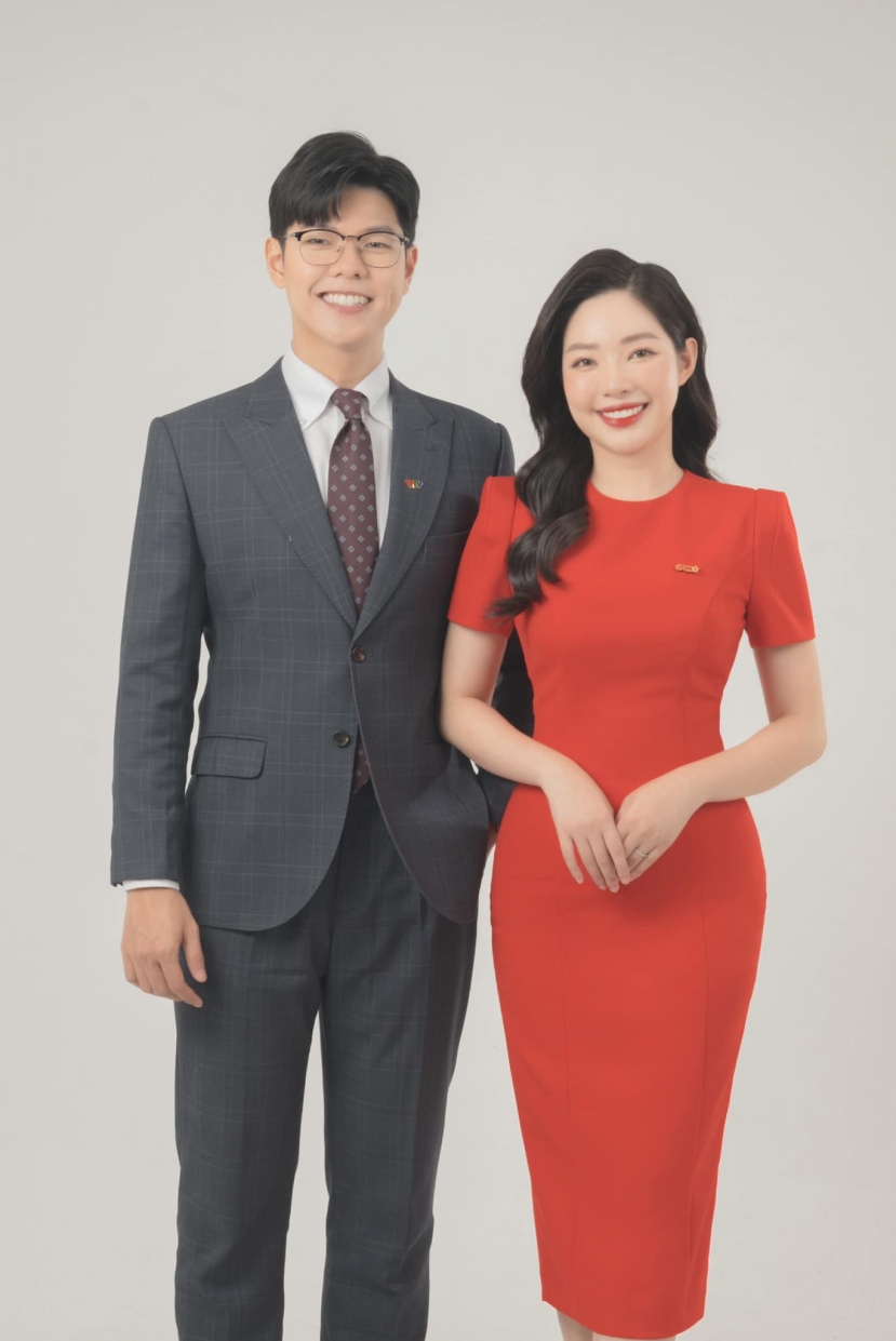 BTV Lê Mạnh Cường và vợ (Ảnh: FBNV) BTV Lê Mạnh Cường và vợ (Ảnh: FBNV)