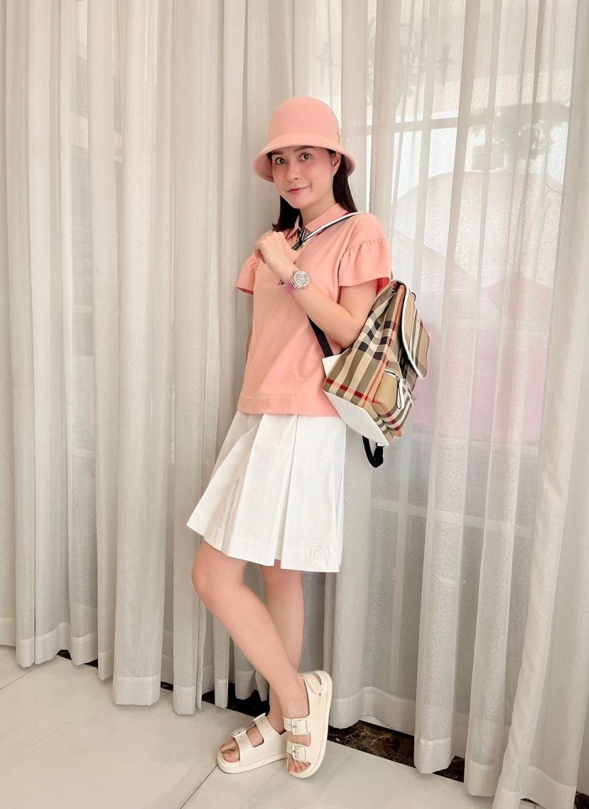 Đoàn Di Băng bị 'mắng' vì thuê vệ sĩ 6 múi, 'đáp trả' lôi cả chuyện từ thiện Đoàn Di Băng bị 'mắng' vì thuê vệ sĩ 6 múi, 'đáp trả' lôi cả chuyện từ thiện