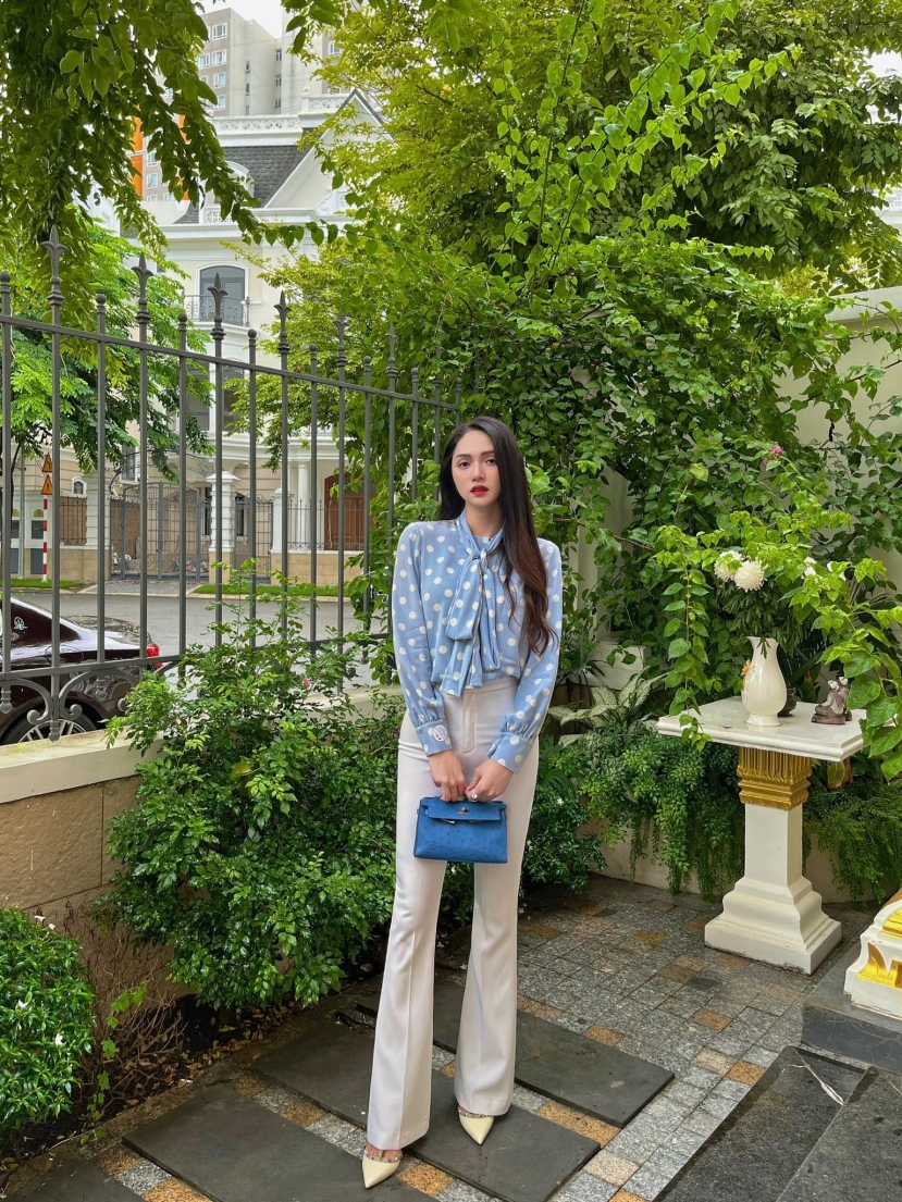Hương Giang nổi tiếng cũng đi kèm với những tai tiếng (Ảnh: FBNV) Hương Giang nổi tiếng cũng đi kèm với những tai tiếng (Ảnh: FBNV)