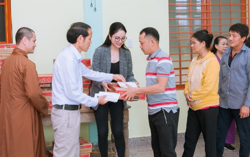 Ngọc Anh thi thoảng vẫn tham gia các hoạt động thiện nguyện (Ảnh: Internet) Ngọc Anh thi thoảng vẫn tham gia các hoạt động thiện nguyện (Ảnh: Internet)