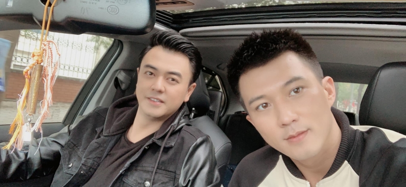 MC Tuấn Tú chụp ảnh cùng Hà Việt Dũng (Ảnh: FBNV) MC Tuấn Tú chụp ảnh cùng Hà Việt Dũng (Ảnh: FBNV)