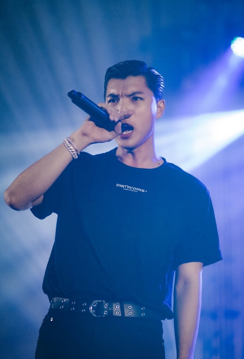 HIEUTHUHAI là nam rapper trưởng thành từ King Of Rap. Bước ra khỏi chương trình, anh nhanh chóng có chỗ đứng khá vững chắc trong showbiz Việt bằng tài năng và thực lực (Ảnh: Internet) HIEUTHUHAI là nam rapper trưởng thành từ King Of Rap. Bước ra khỏi chương trình, anh nhanh chóng có chỗ đứng khá vững chắc trong showbiz Việt bằng tài năng và thực lực (Ảnh: Internet)