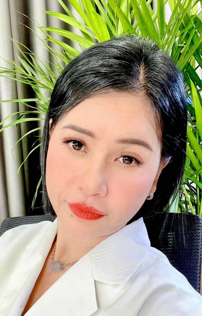 Vốn là người nổi tiếng nhưng không ít lần Cát Phượng vạ miệng liên quan đến các đồng nghiệp (Ảnh: FBNV) Vốn là người nổi tiếng nhưng không ít lần Cát Phượng vạ miệng liên quan đến các đồng nghiệp (Ảnh: FBNV)