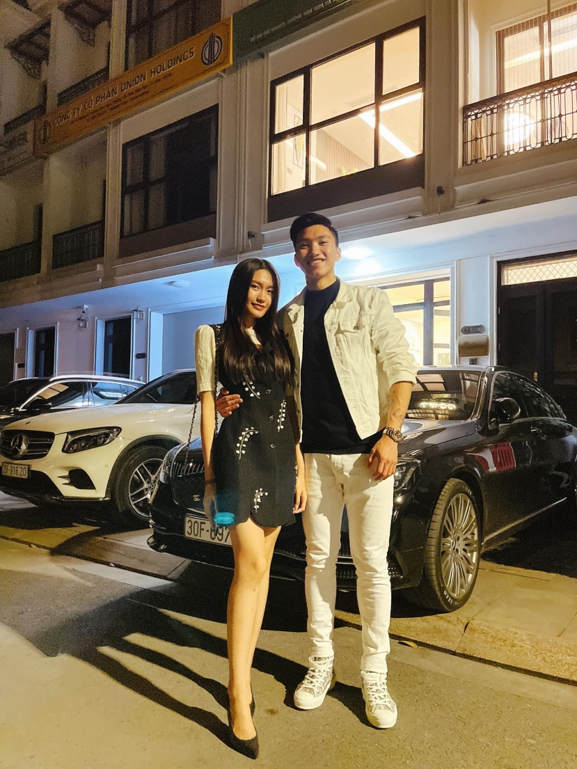 Khoảnh khắc Văn Hậu sánh bước cùng với Doãn Hải My (Ảnh: FBNV) Khoảnh khắc Văn Hậu sánh bước cùng với Doãn Hải My (Ảnh: FBNV)
