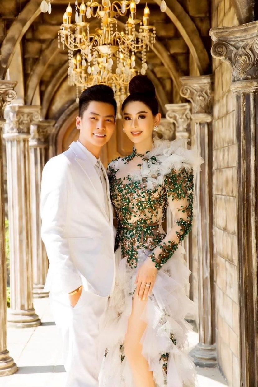 Lâm Khánh Chi - Phi Hùng từng có 1 gia đình hạnh phúc nhưng sau đó 'đứt gánh' (Ảnh: FBNV) Lâm Khánh Chi - Phi Hùng từng có 1 gia đình hạnh phúc nhưng sau đó 'đứt gánh' (Ảnh: FBNV)