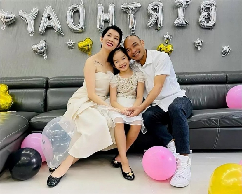 Gia đình nhỏ của siêu mẫu Xuân Lan. Nhiều người trông ngóng gia đình cô có thêm thành viên mới (Ảnh: Internet) Gia đình nhỏ của siêu mẫu Xuân Lan. Nhiều người trông ngóng gia đình cô có thêm thành viên mới (Ảnh: Internet)