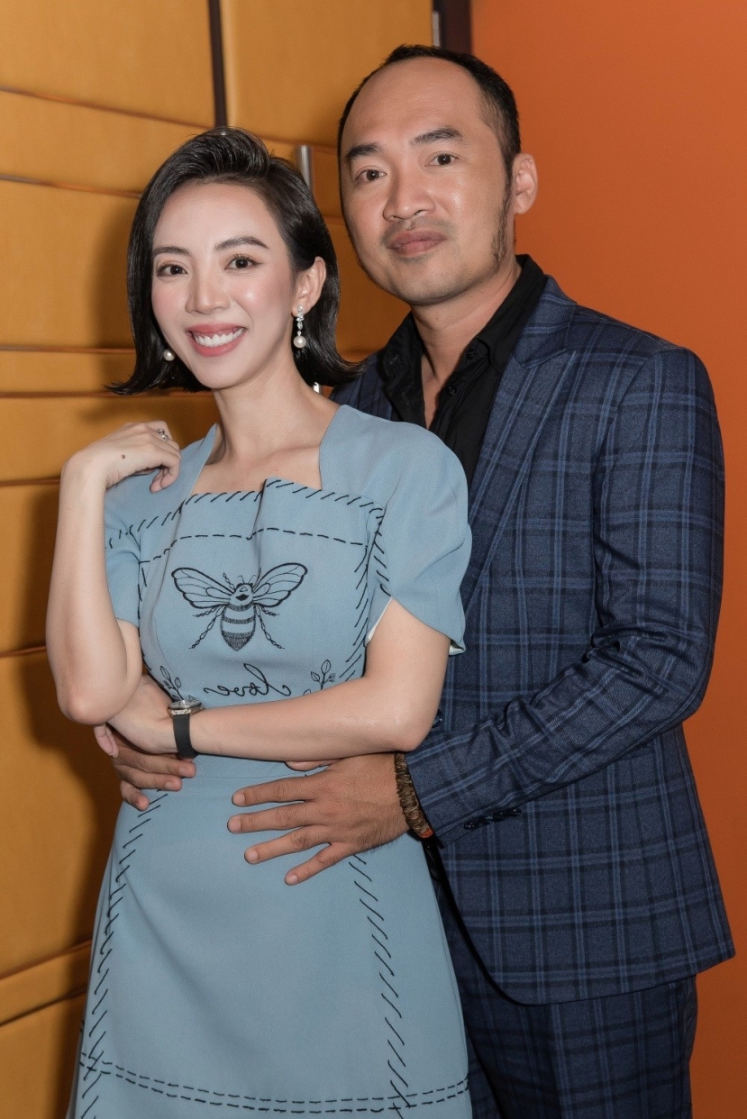 Tiến Luật thường xuyên có những chia sẻ hài hước về chuyện vợ chồng bất ổn của mình trên mạng xã hội (Ảnh: Internet) Tiến Luật thường xuyên có những chia sẻ hài hước về chuyện vợ chồng bất ổn của mình trên mạng xã hội (Ảnh: Internet)