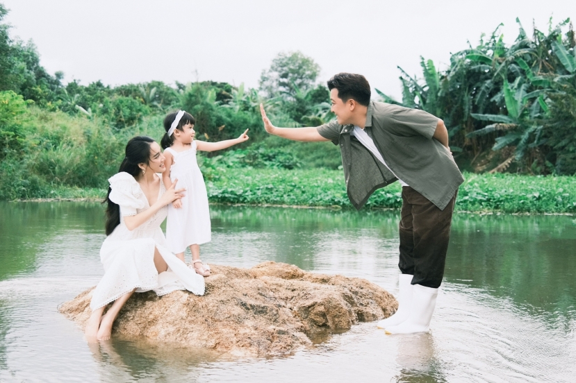 Lần hiếm hoi diện mạo con gái Trường Giang - Nhã Phương được lộ diện (Ảnh: internet) Lần hiếm hoi diện mạo con gái Trường Giang - Nhã Phương được lộ diện (Ảnh: internet)