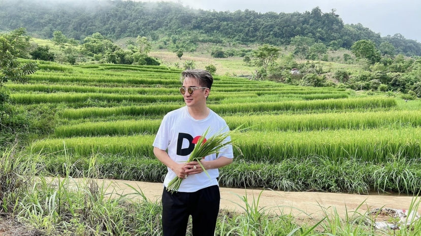 Đàm Vĩnh Hưng là sao hạng A trong showbiz Việt, 'nhất cử nhất động' của anh đều nhận được sự quan tâm (Ảnh: Internet) Đàm Vĩnh Hưng là sao hạng A trong showbiz Việt, 'nhất cử nhất động' của anh đều nhận được sự quan tâm (Ảnh: Internet)