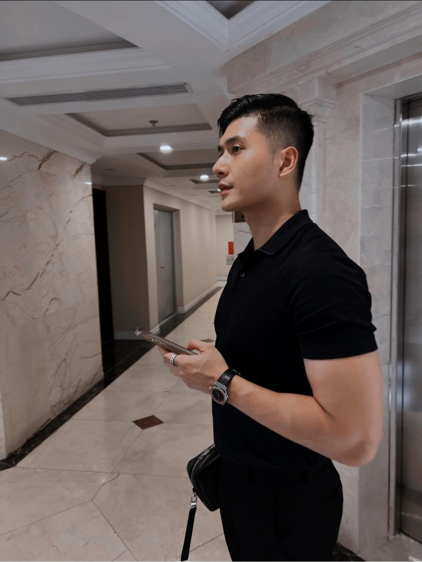 Việc Lâm Bảo Châu hẹn hò với Lệ Quyên khiến anh đối diện với những ý kiến trái chiều. Về phía nam người mẫu không một lần lên tiếng về những ồn ào, thay vào đó tận hưởng chuyện tình cảm (Ảnh: FBNV) Việc Lâm Bảo Châu hẹn hò với Lệ Quyên khiến anh đối diện với những ý kiến trái chiều. Về phía nam người mẫu không một lần lên tiếng về những ồn ào, thay vào đó tận hưởng chuyện tình cảm (Ảnh: FBNV)