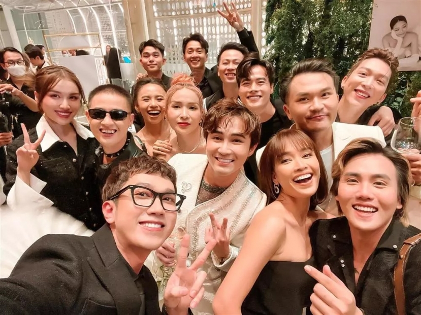 Loạt sao Việt chụp ảnh chung trong đám cưới MC Liêu Hà Trinh (Ảnh: Internet) Loạt sao Việt chụp ảnh chung trong đám cưới MC Liêu Hà Trinh (Ảnh: Internet)