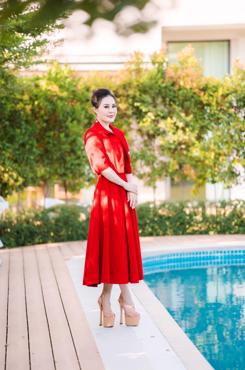 Phan Kim Oanh là ai? Tiểu sử, sự nghiệp của Mrs Grand International 2022 - Ảnh 9 Phan Kim Oanh là ai? Tiểu sử, sự nghiệp của Mrs Grand International 2022 - Ảnh 9
