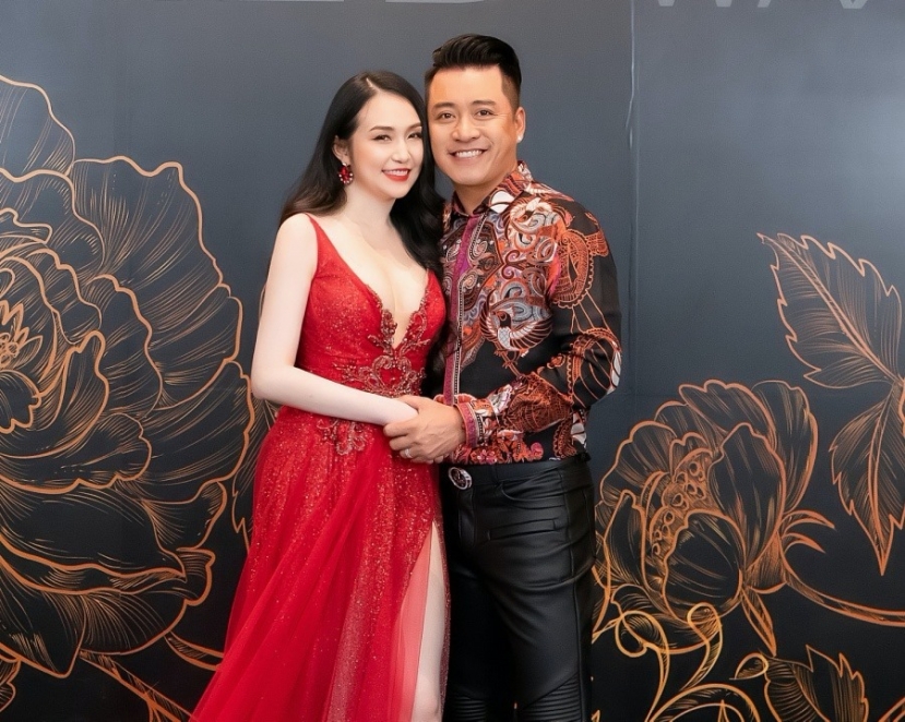 Vợ chồng Tuấn Hưng (Ảnh: FBNV) Vợ chồng Tuấn Hưng (Ảnh: FBNV)