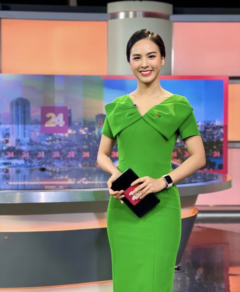 Quỳnh Nga được biết đến là BTV của Đài truyền hình Việt Nam (Ảnh: FBNV) Quỳnh Nga được biết đến là BTV của Đài truyền hình Việt Nam (Ảnh: FBNV)