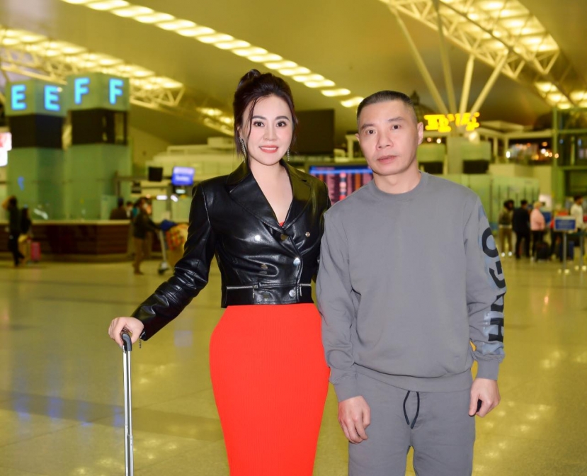 Hoa hậu Phan Kim Oanh vô cùng vui mừng khi được gặp nghệ sĩ Công Lý (Ảnh: FBNV) Hoa hậu Phan Kim Oanh vô cùng vui mừng khi được gặp nghệ sĩ Công Lý (Ảnh: FBNV)