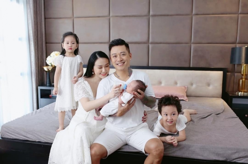 Gia đình nhỏ của ca sĩ Tuấn Hưng (Ảnh: FBNV) Gia đình nhỏ của ca sĩ Tuấn Hưng (Ảnh: FBNV)