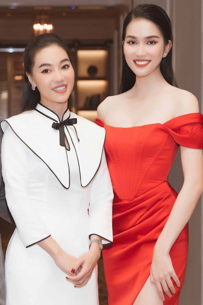 Bà Phạm Kim Dung chụp ảnh cùng với Phương Anh (Ảnh: FBNV) Bà Phạm Kim Dung chụp ảnh cùng với Phương Anh (Ảnh: FBNV)