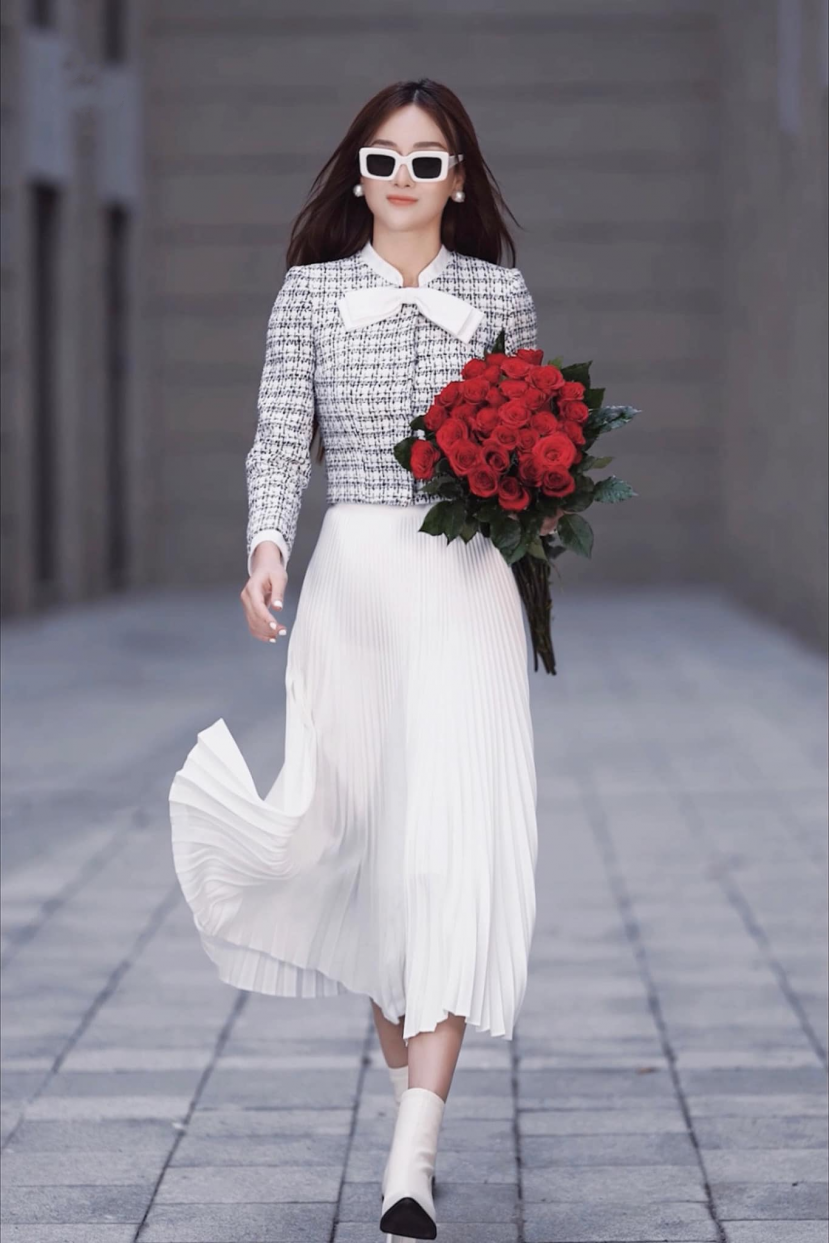 Nhan sắc xinh đẹp của Phương Oanh trong bộ ảnh mới khiến nhiều người chú ý (Ảnh: FBNV) Nhan sắc xinh đẹp của Phương Oanh trong bộ ảnh mới khiến nhiều người chú ý (Ảnh: FBNV)