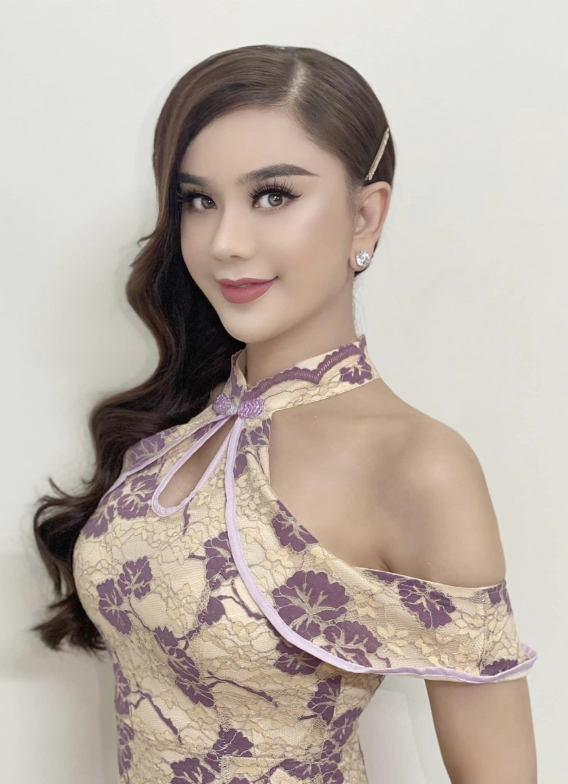 Lâm Khánh Chi từng cho biết, việc quyết định phẫu thuật giọng nói khiến cô phải đắn đo rất nhiều vì ảnh hưởng lớn đến sự nghiệp (Ảnh: FBNV) Lâm Khánh Chi từng cho biết, việc quyết định phẫu thuật giọng nói khiến cô phải đắn đo rất nhiều vì ảnh hưởng lớn đến sự nghiệp (Ảnh: FBNV)