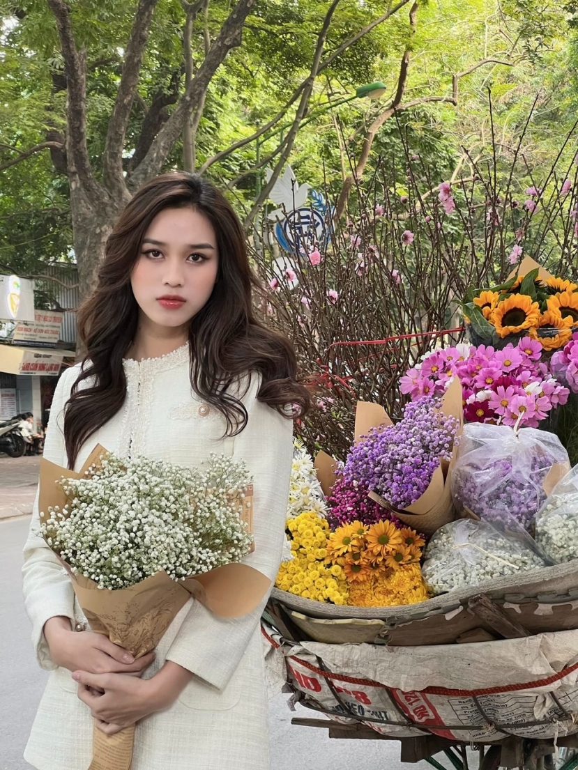 Đỗ Thị Hà khoe vẻ nũng nịu khiến nhiều người chú ý (Ảnh: FBNV) Đỗ Thị Hà khoe vẻ nũng nịu khiến nhiều người chú ý (Ảnh: FBNV)