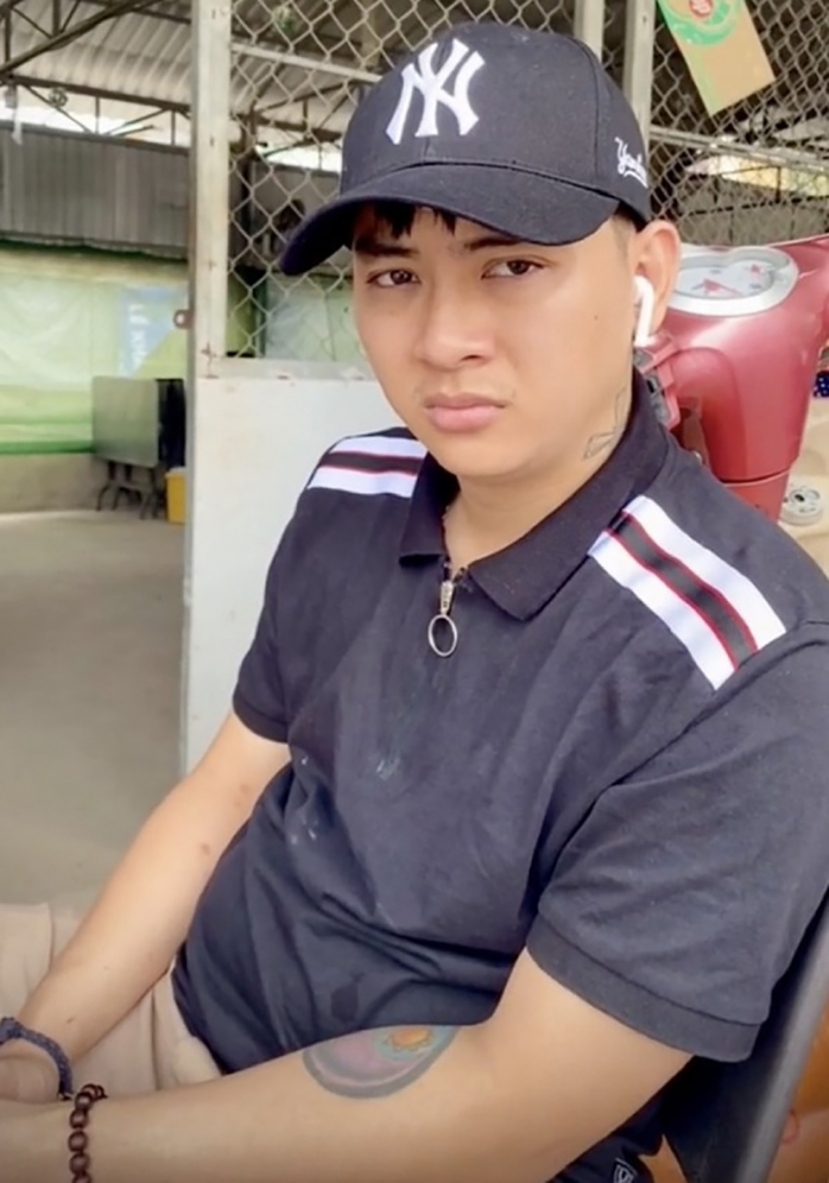 Trước đó, Hoài Lâm từng không ít lần bị chê khi ăn mặc luộm thuộm (Ảnh: FBNV) Trước đó, Hoài Lâm từng không ít lần bị chê khi ăn mặc luộm thuộm (Ảnh: FBNV)