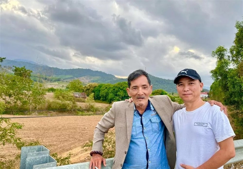 Thương Tín và Tô Hiếu (bên phải) Thương Tín và Tô Hiếu (bên phải)