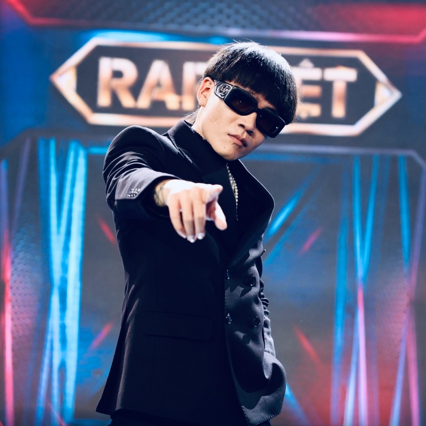 Gu thời trang của Wowy khi tham gia Rap Việt (Ảnh: FBNV) Gu thời trang của Wowy khi tham gia Rap Việt (Ảnh: FBNV)