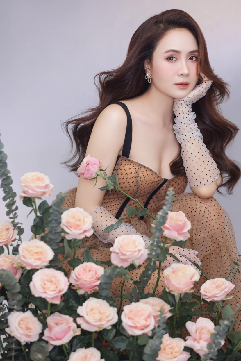 Hồng Diễm khoe nhan sắc xinh đẹp trong bộ ảnh mới (Ảnh: FBNV) Hồng Diễm khoe nhan sắc xinh đẹp trong bộ ảnh mới (Ảnh: FBNV)