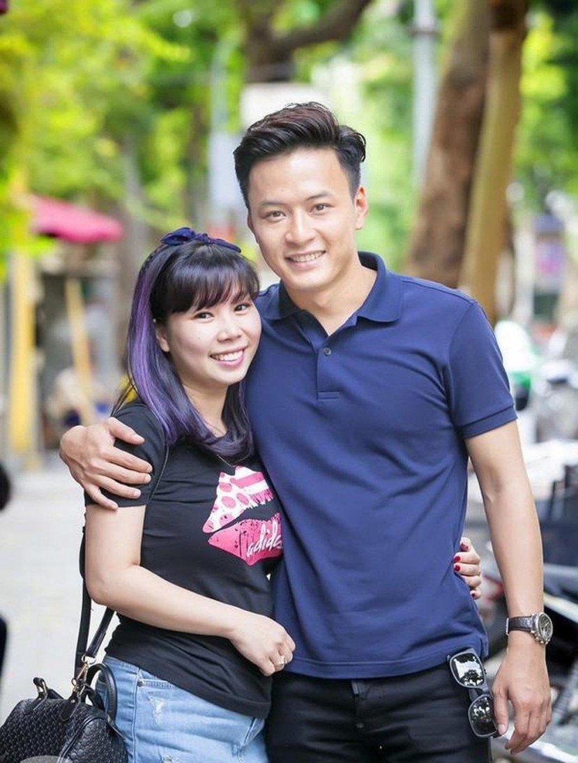 Đối diện với những khó khăn, Hồng Đăng vẫn được bà xã ở bên, động viên và đồng hành (Ảnh: FBNV) Đối diện với những khó khăn, Hồng Đăng vẫn được bà xã ở bên, động viên và đồng hành (Ảnh: FBNV)