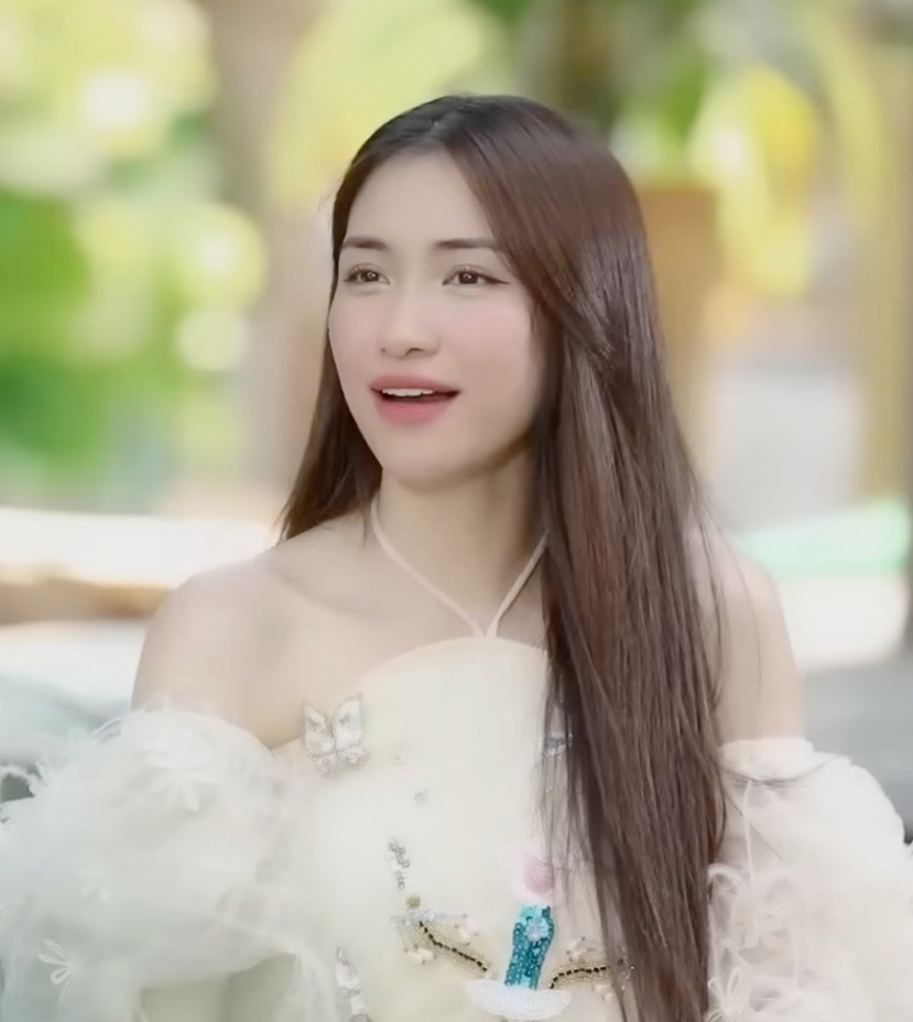 Lần hiếm hoi Hòa Minzy có những trải lòng xoay quanh chuyện tình cảm (Ảnh: Chụp màn hình) Lần hiếm hoi Hòa Minzy có những trải lòng xoay quanh chuyện tình cảm (Ảnh: Chụp màn hình)