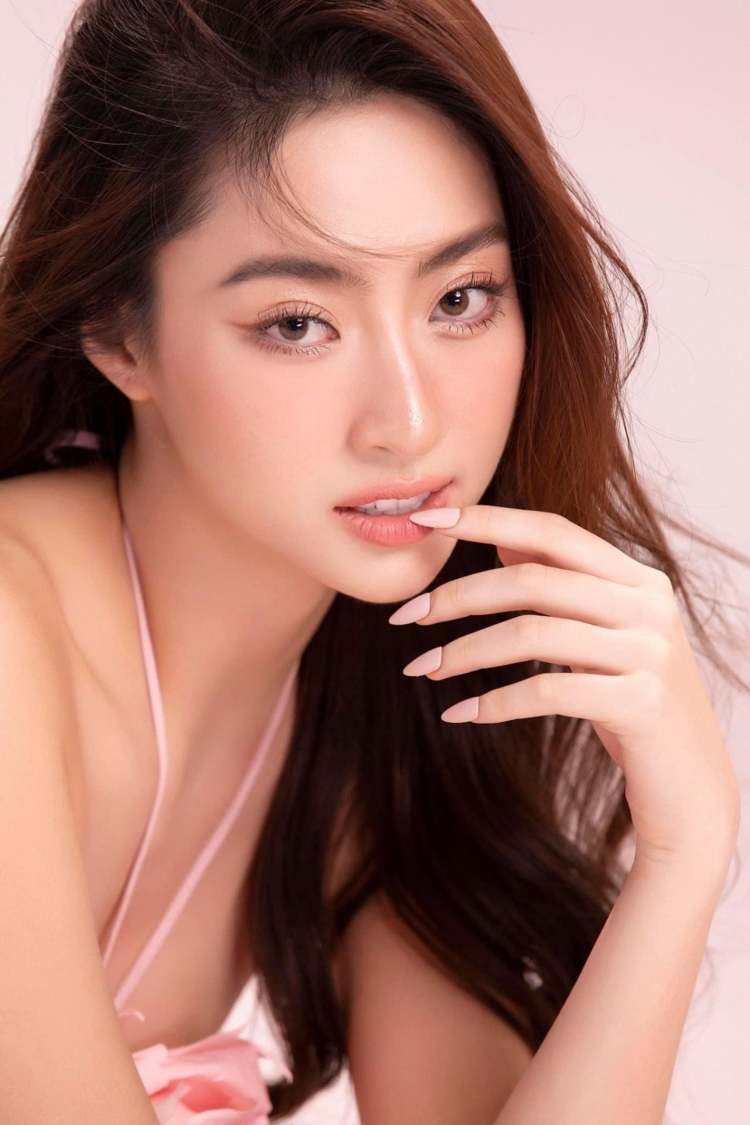 Hoa hậu Lương Thùy Linh tỏ quan điểm xoay quanh chuyện chân dài - đại gia (Ảnh: FBNV) Hoa hậu Lương Thùy Linh tỏ quan điểm xoay quanh chuyện chân dài - đại gia (Ảnh: FBNV)