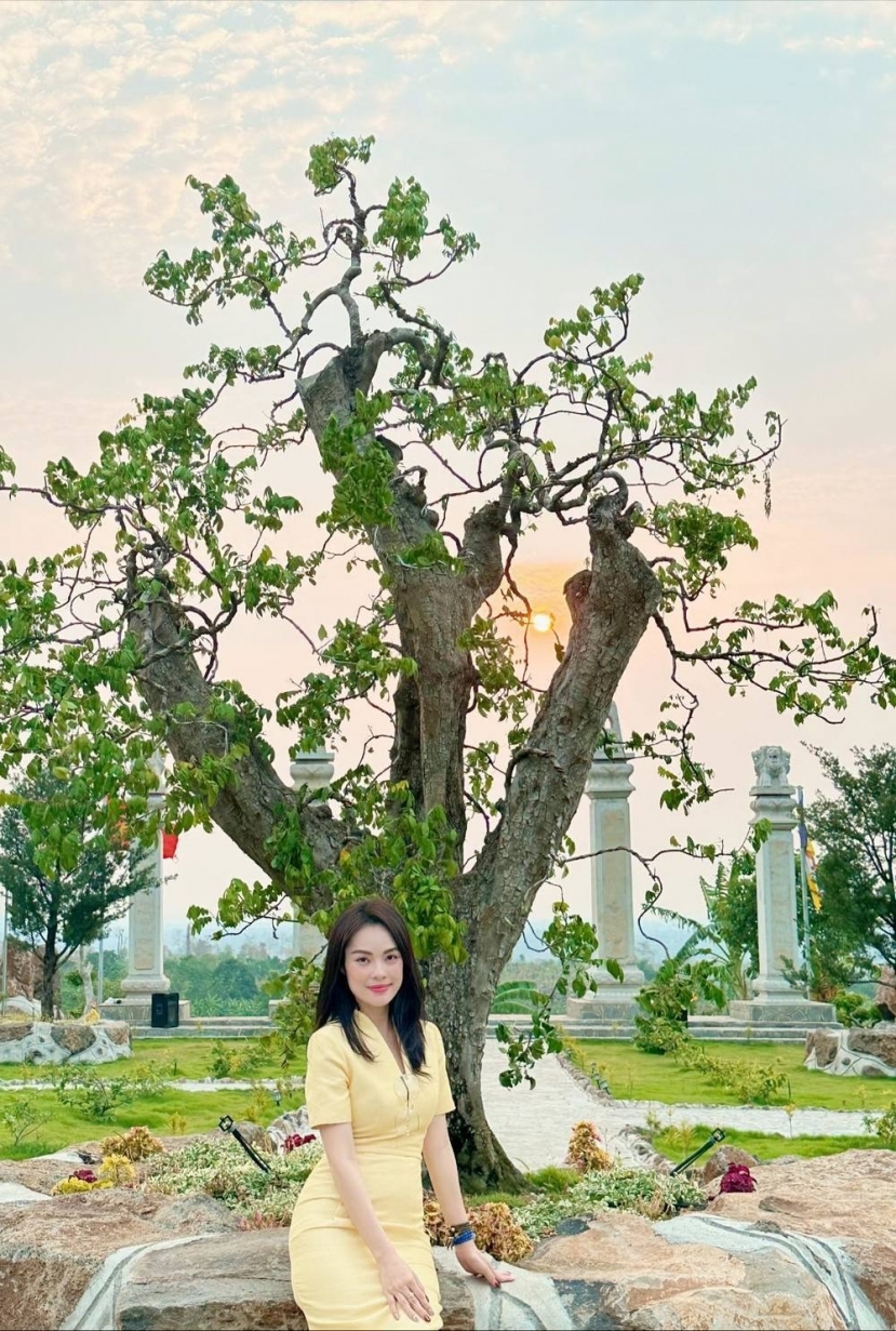 Dương Cẩm Lynh đẹp giản dị sau ồn ào nợ tiền tỉ - Ảnh 2 Dương Cẩm Lynh đẹp giản dị sau ồn ào nợ tiền tỉ - Ảnh 2