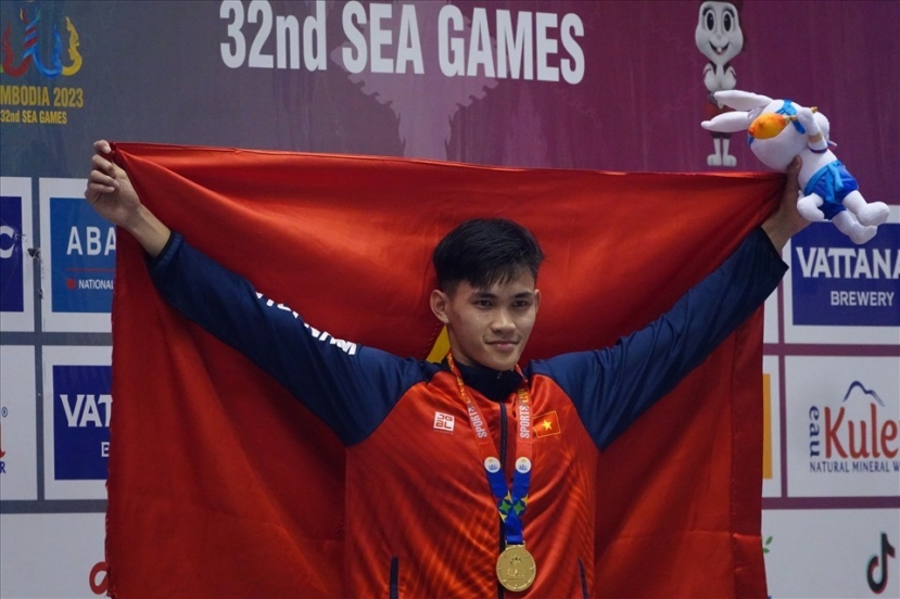 Khoảnh khắc Thanh Bảo nhận HCV tại SEA Games 32 (Ảnh: Internet) Khoảnh khắc Thanh Bảo nhận HCV tại SEA Games 32 (Ảnh: Internet)