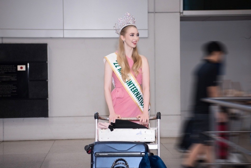Đương kim Miss International đưa ra cho Phương Nhi những lời khuyên trước khi bước vào cuộc thi (Ảnh: FBNV) Đương kim Miss International đưa ra cho Phương Nhi những lời khuyên trước khi bước vào cuộc thi (Ảnh: FBNV)
