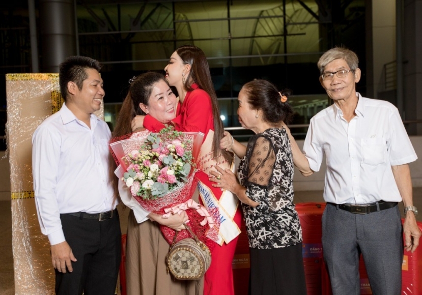 Người thân, bạn bè, đến tiễn Thanh Ngân lên đường dự thi Hoa hậu Siêu quốc gia 2023 Người thân, bạn bè, đến tiễn Thanh Ngân lên đường dự thi Hoa hậu Siêu quốc gia 2023