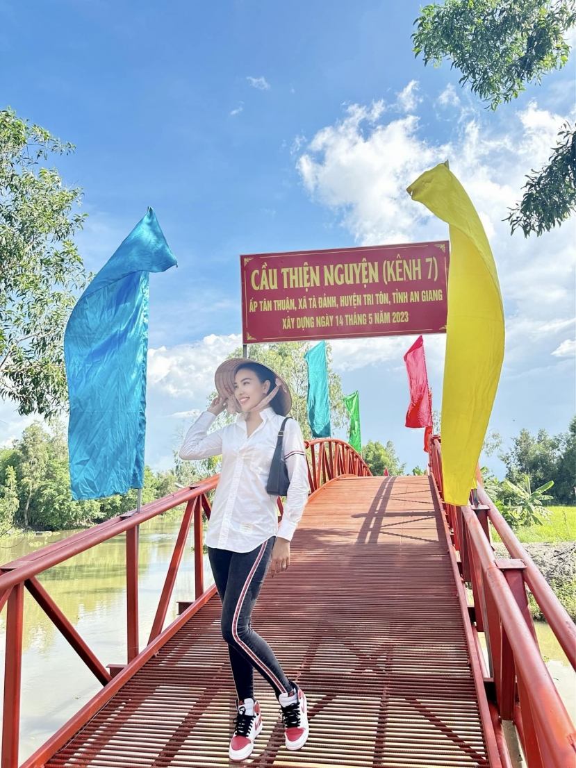 Giữa lúc ồn ào của Diệp Lâm Anh và chồng cũ, Quỳnh Thư dành thời gian đi làm từ thiện (Ảnh: FBNV) Giữa lúc ồn ào của Diệp Lâm Anh và chồng cũ, Quỳnh Thư dành thời gian đi làm từ thiện (Ảnh: FBNV)