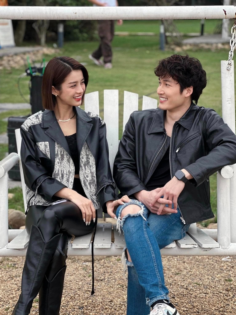 Sau chia tay, Đình Tú liên tục được 'đẩy thuyền' với các mỹ nhân của showbiz Việt (Ảnh: FBNV) Sau chia tay, Đình Tú liên tục được 'đẩy thuyền' với các mỹ nhân của showbiz Việt (Ảnh: FBNV)