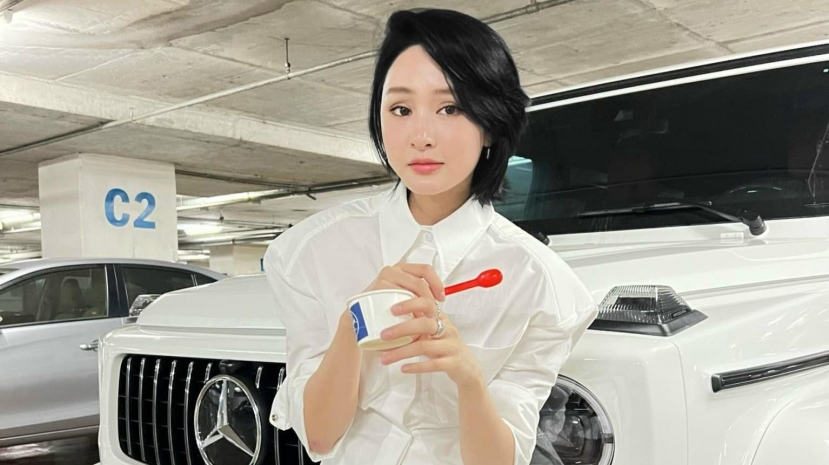Hiền Hồ quyết định bán chiếc xe đắt đỏ cách đây ít hôm. Ảnh: FBNV Hiền Hồ quyết định bán chiếc xe đắt đỏ cách đây ít hôm. Ảnh: FBNV