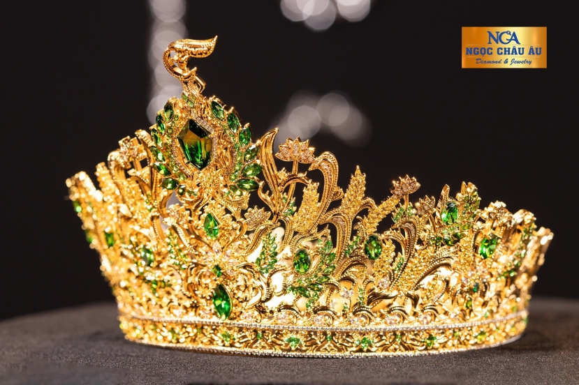 Cận cảnh Vương miện Hoa hậu cùng Tiara dành cho các Á hậu của Miss Grand Vietnam 2023 - Ảnh 1 Cận cảnh Vương miện Hoa hậu cùng Tiara dành cho các Á hậu của Miss Grand Vietnam 2023 - Ảnh 1