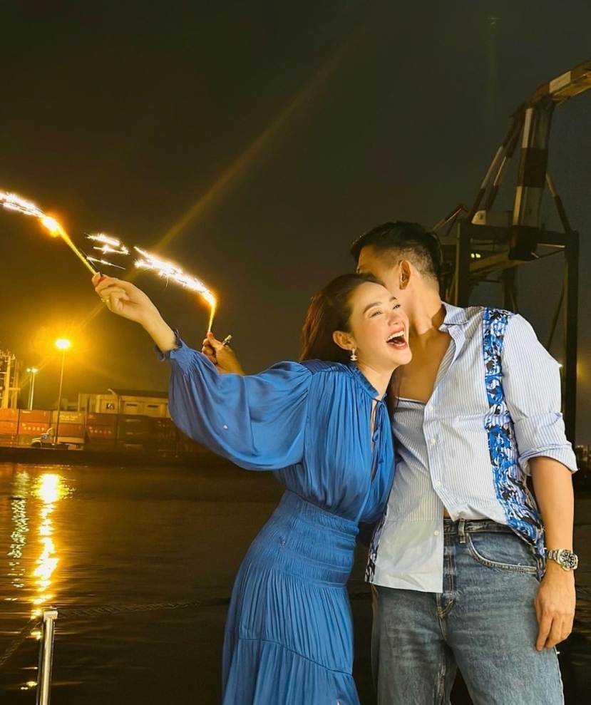 Lần hiếm hoi Minh Hằng cho ông xã lên sóng. Ảnh: FBNV Lần hiếm hoi Minh Hằng cho ông xã lên sóng. Ảnh: FBNV