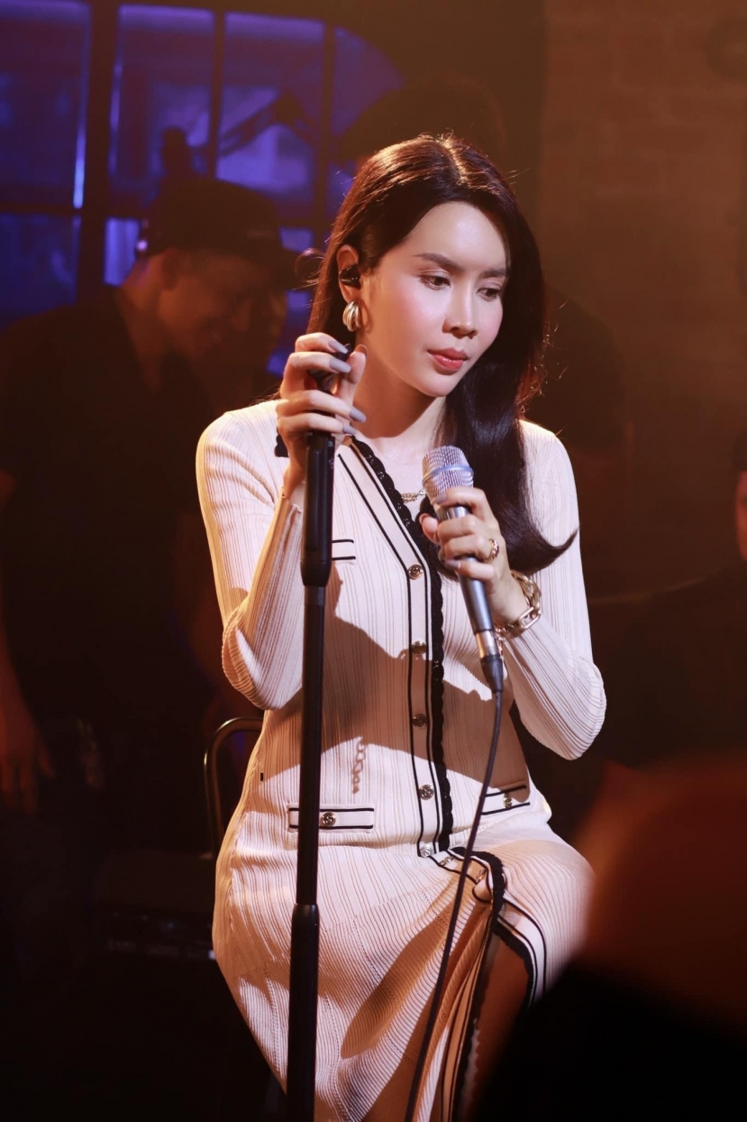 Kể từ khi xảy ra ồn ào, Lưu Hương Giang khá hiếm hoi nhắc về Hồ Hoài Anh. Ảnh: FBNV Kể từ khi xảy ra ồn ào, Lưu Hương Giang khá hiếm hoi nhắc về Hồ Hoài Anh. Ảnh: FBNV
