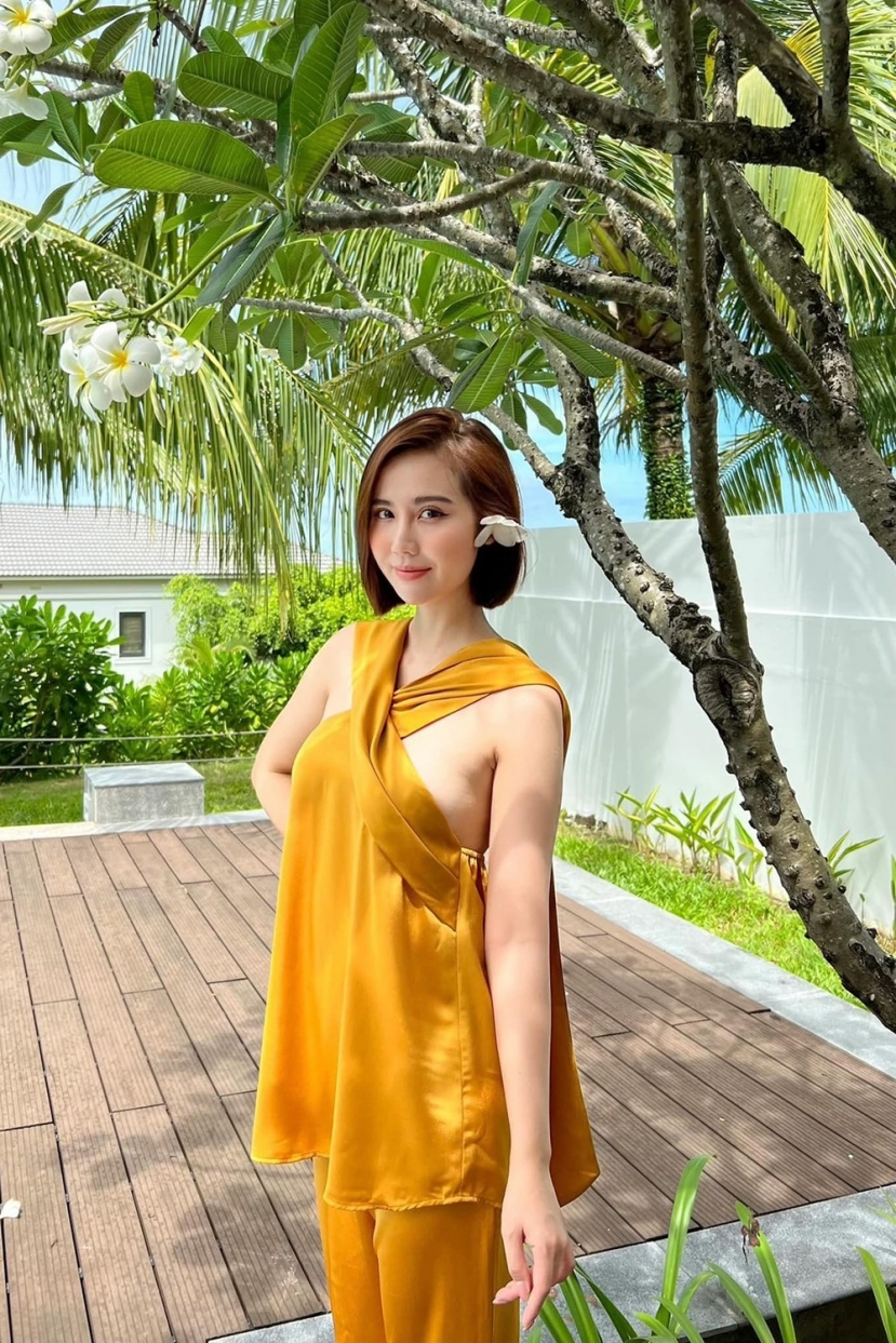Huyền Lizzie sở hữu nhan sắc xinh đẹp, rạng rỡ. Ảnh: FBNV Huyền Lizzie sở hữu nhan sắc xinh đẹp, rạng rỡ. Ảnh: FBNV