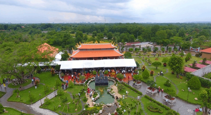 Nhà thờ Tổ nghề của Hoài Linh. Ảnh: FBNV Nhà thờ Tổ nghề của Hoài Linh. Ảnh: FBNV